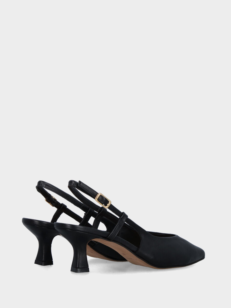 Slingback in nappa nera con scollo a V e tacco a calice
