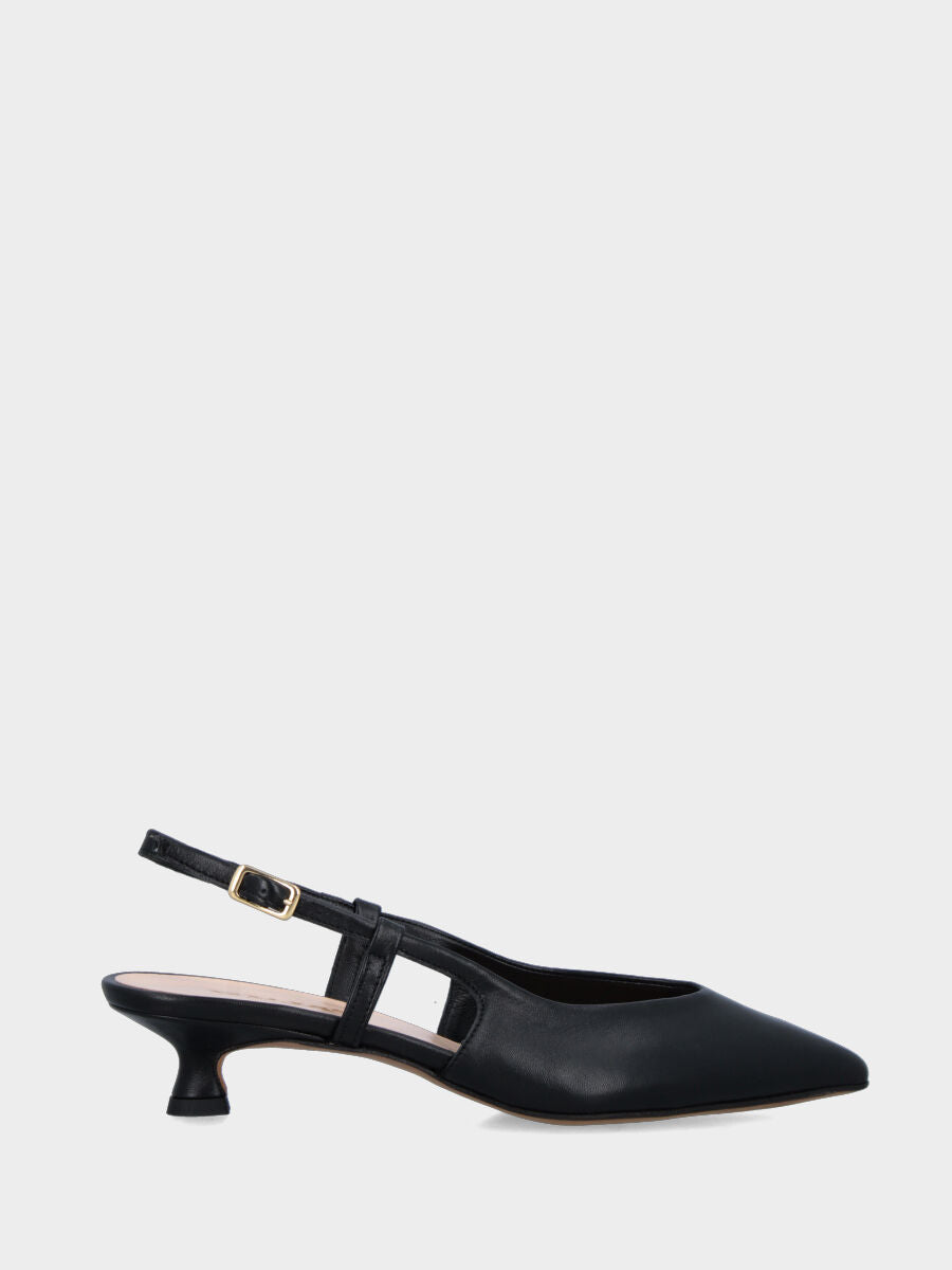 Slingback in nappa nera con scollo a V e tacco a calice