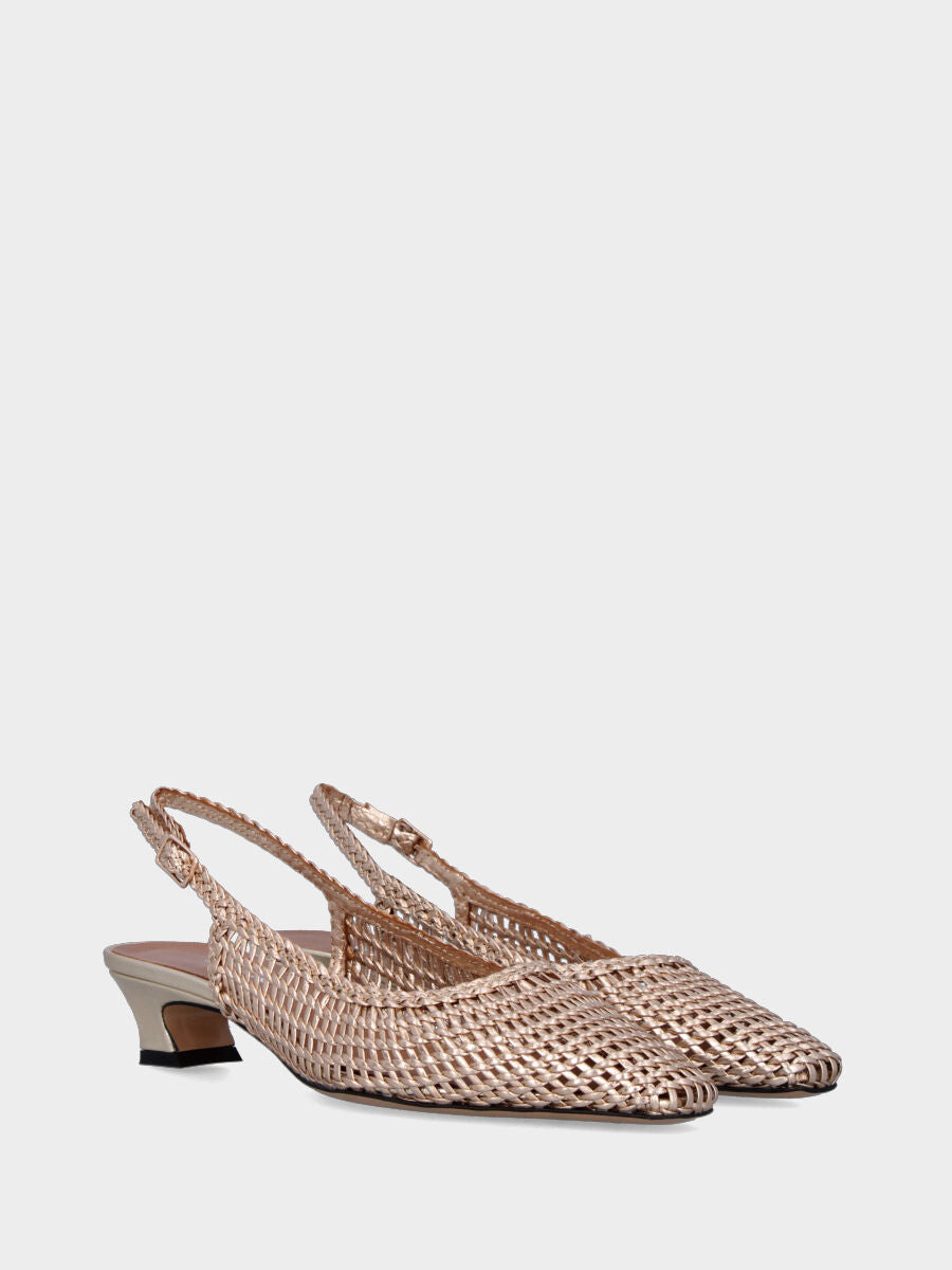 Slingback in laminato oro con tomaia a rete intrecciata