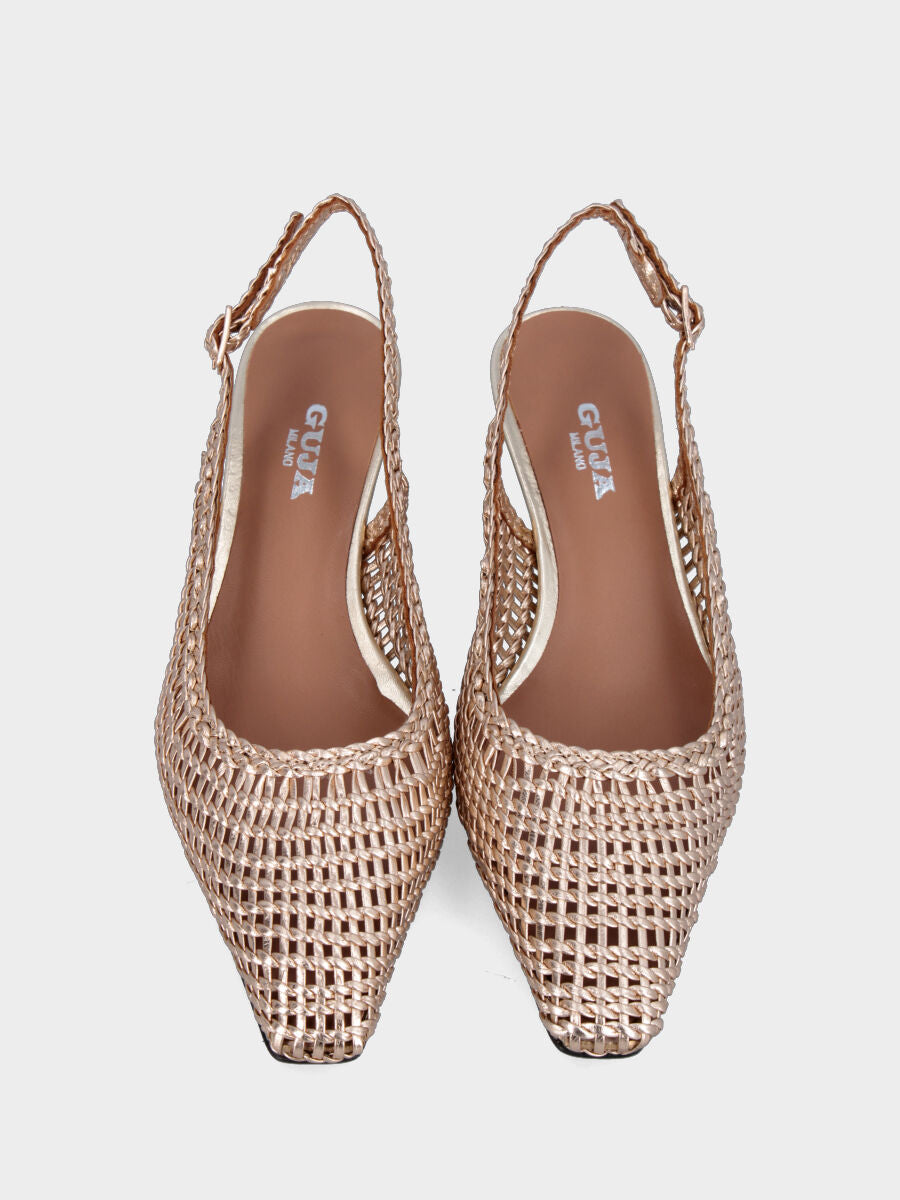 Slingback in laminato oro con tomaia a rete intrecciata