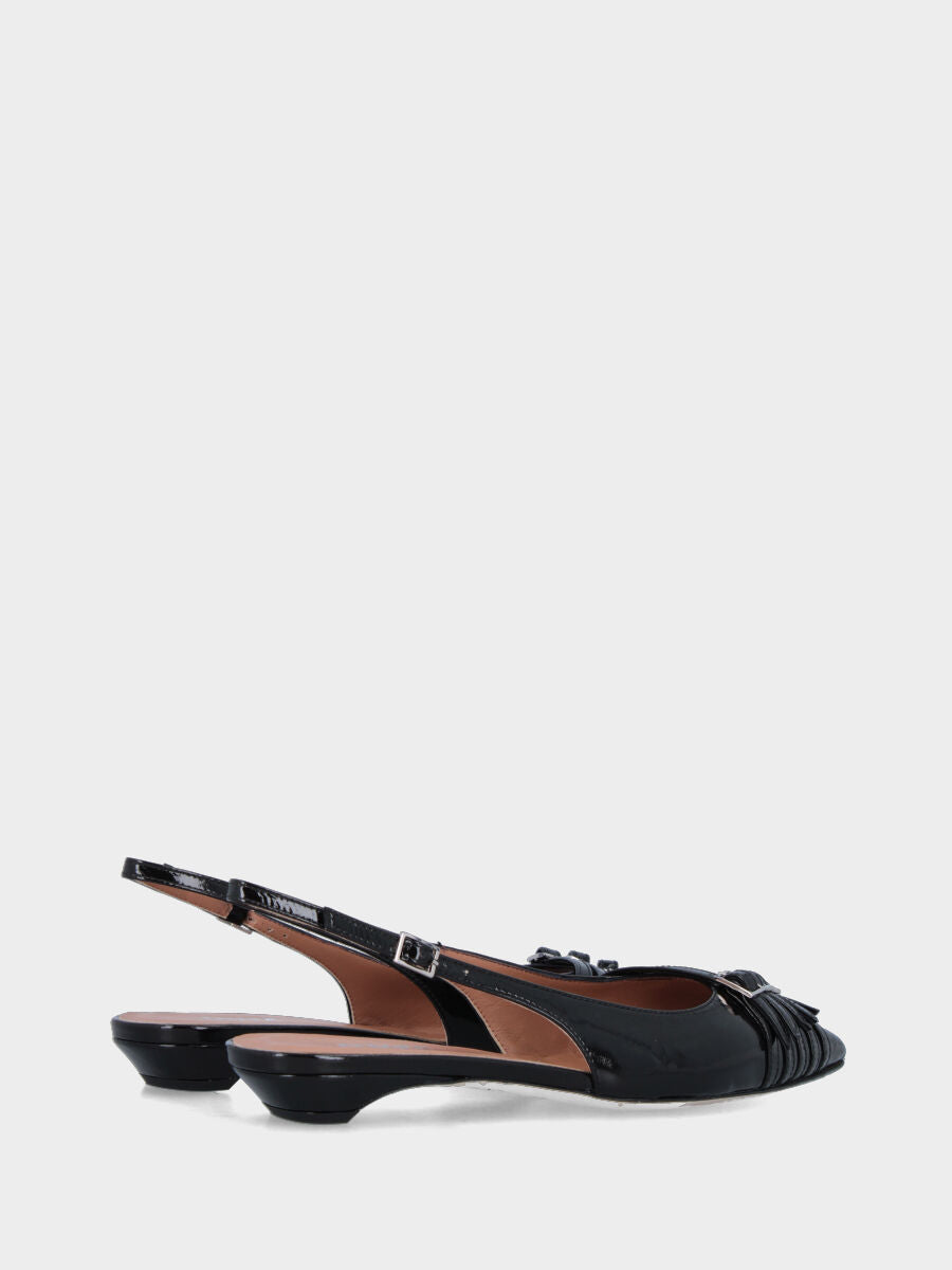 Slingback in verlux nero con cinturini in pianta e tacco semi zeppa