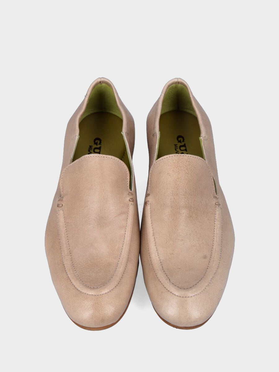 Mocassin en nappa beige avec semelle lisse bordée