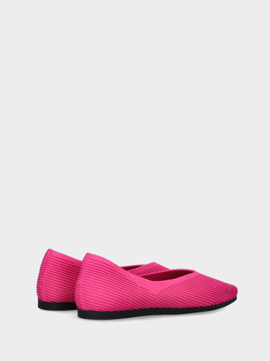 Ballerina in tessuto elasticizzato fucsia con scollo a V e punta sfilata