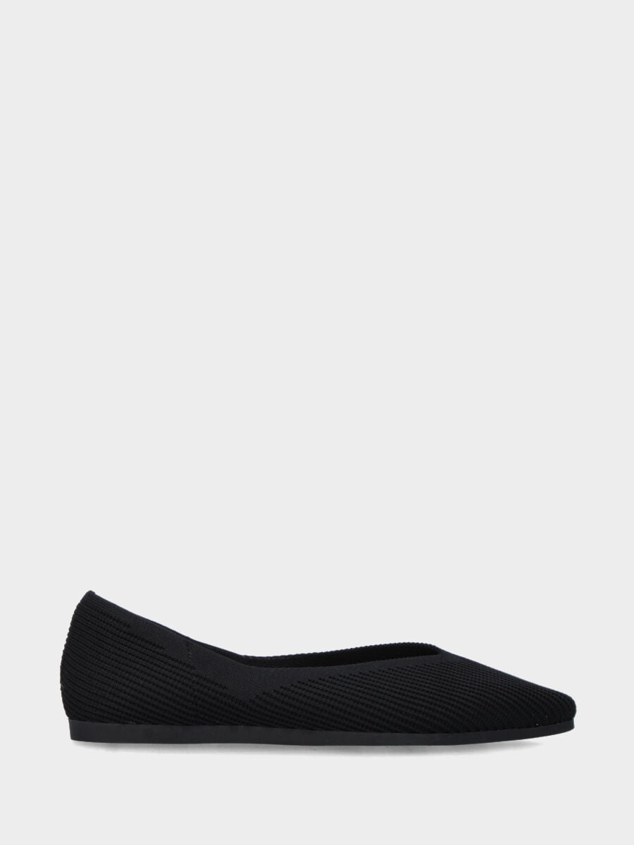 Ballerina in tessuto elasticizzato nero con scollo a V e punta sfilata