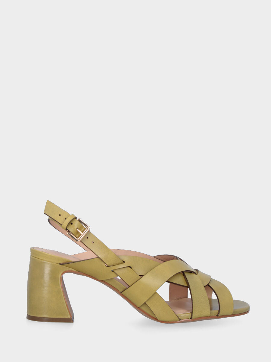 Sandalo in vitello verde con tacco largo a coda