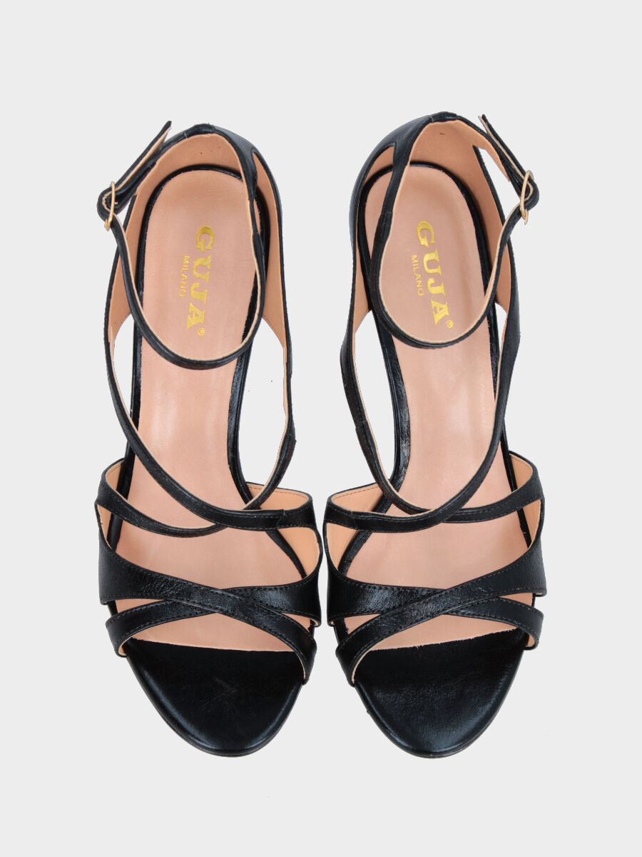 Sandalo in vitello nero con fascette ondulate e tacco stiletto