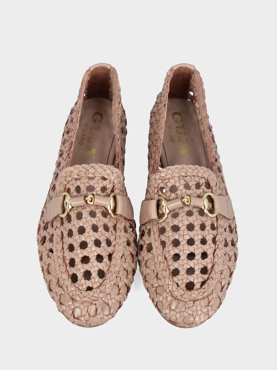 Mocassino in nappa beige con morsetto fasciato e tomaia intrecciata