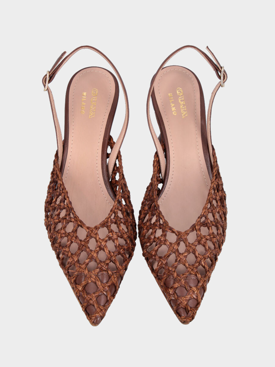 Slingback in rafia marrone con intreccio traforato e tacco a calice