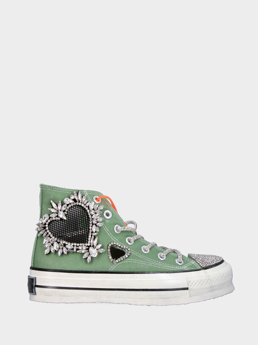 Sneaker in tessuto verde con cuori di strass e platform flat