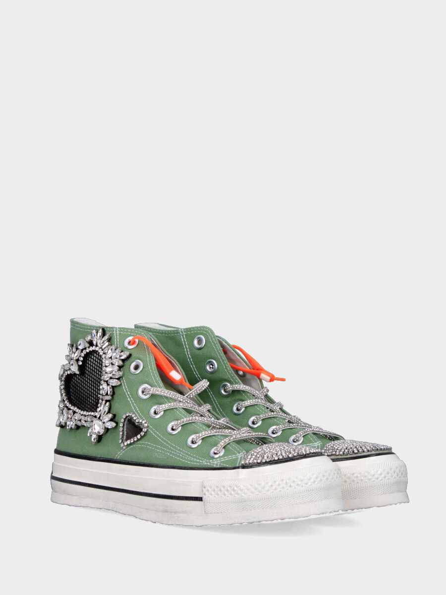 Sneaker in tessuto verde con cuori di strass e platform flat