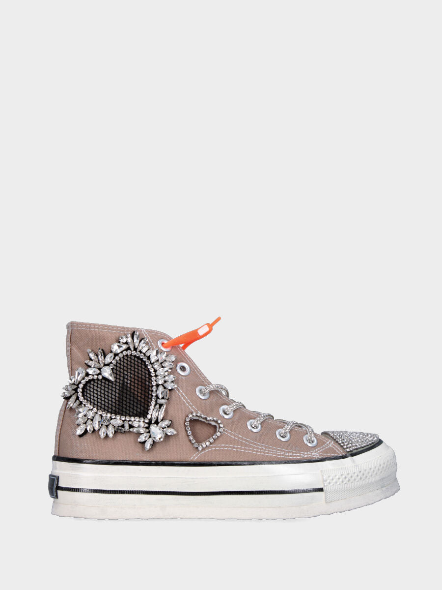 Sneaker in tessuto taupe con cuori di strass e platform flat
