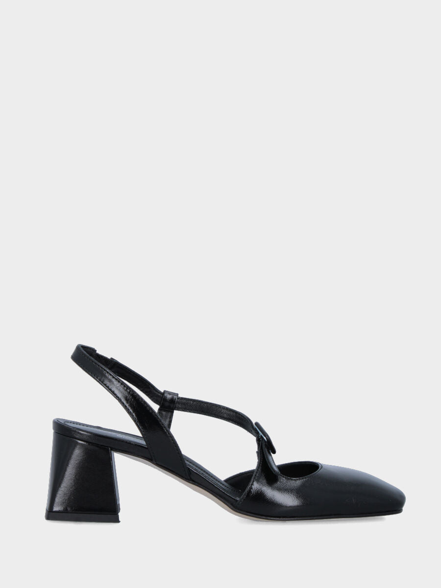 Slingback in verlux nero con cinturino sinuoso e tacco a blocco