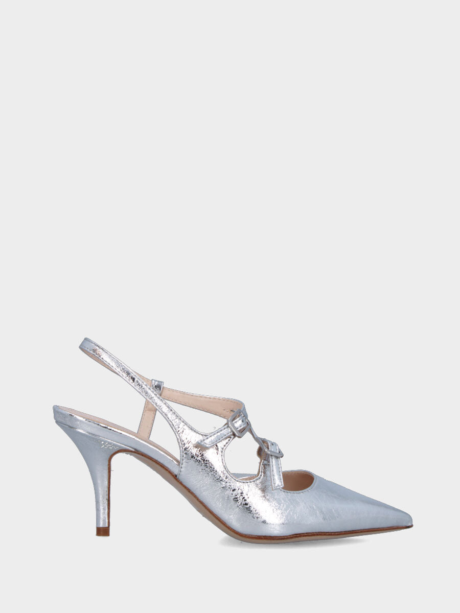 Slingback in laminato argento con tacco incavato e cinturini a V