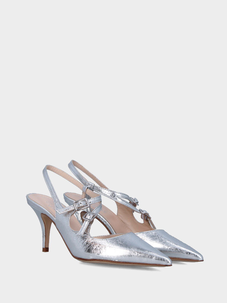 Slingback in laminato argento con tacco incavato e cinturini a V