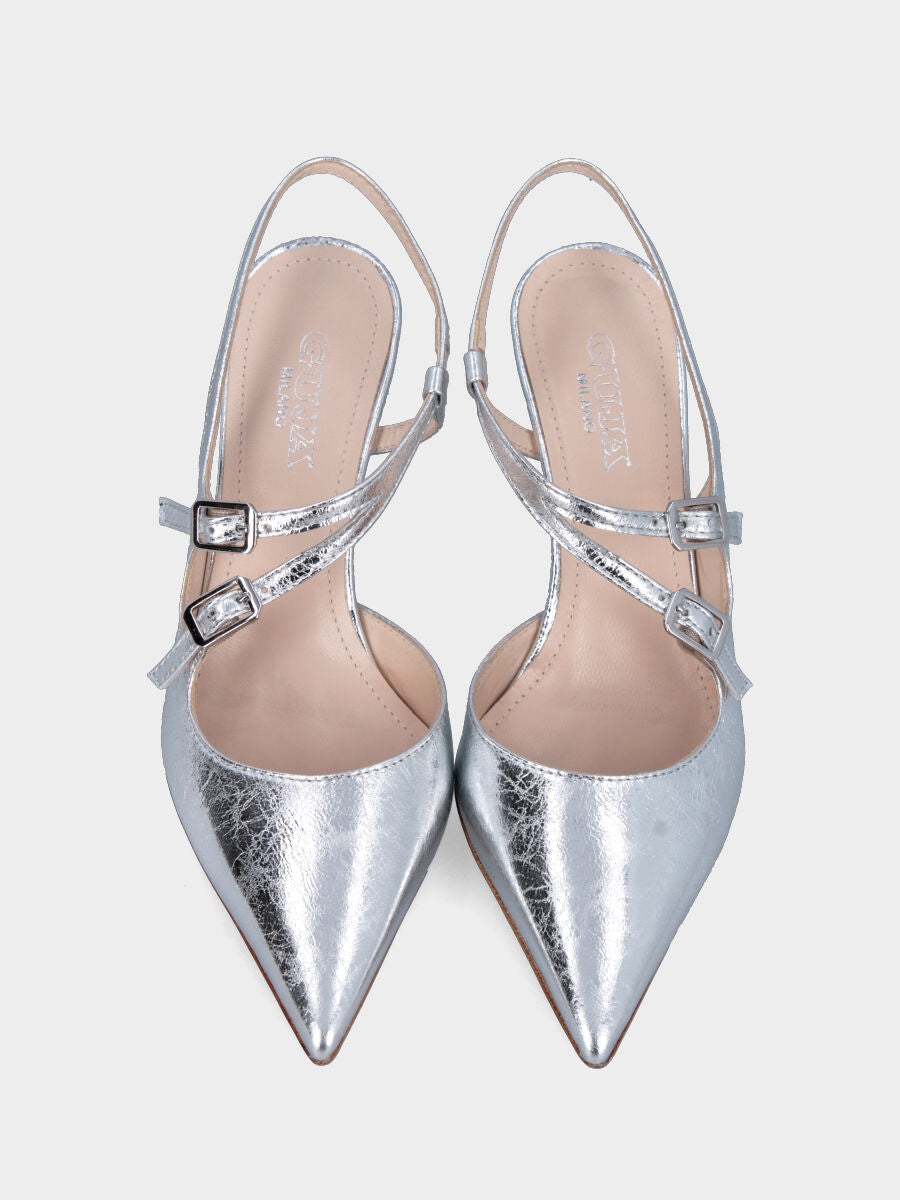 Slingback in laminato argento con tacco incavato e cinturini a V