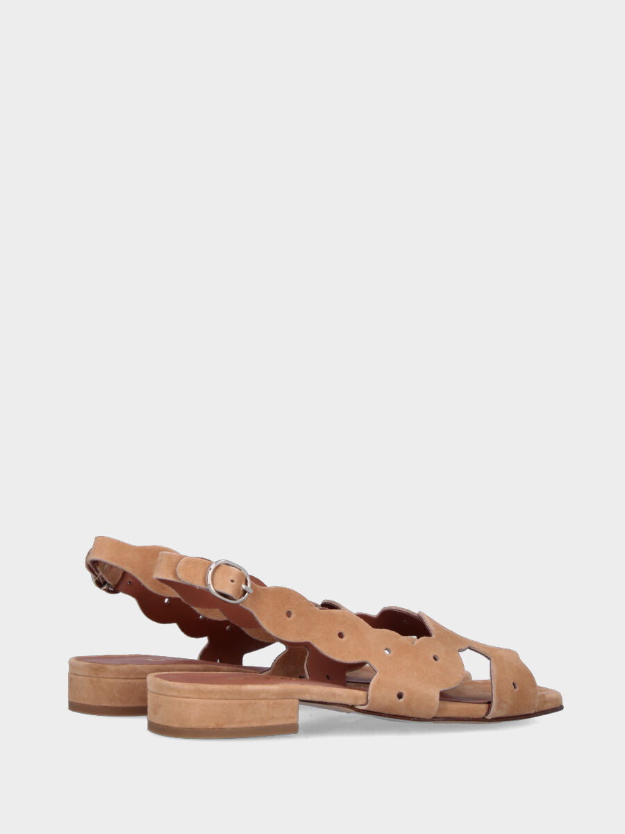 Sandalo in camoscio beige con taglio vivo ondulato