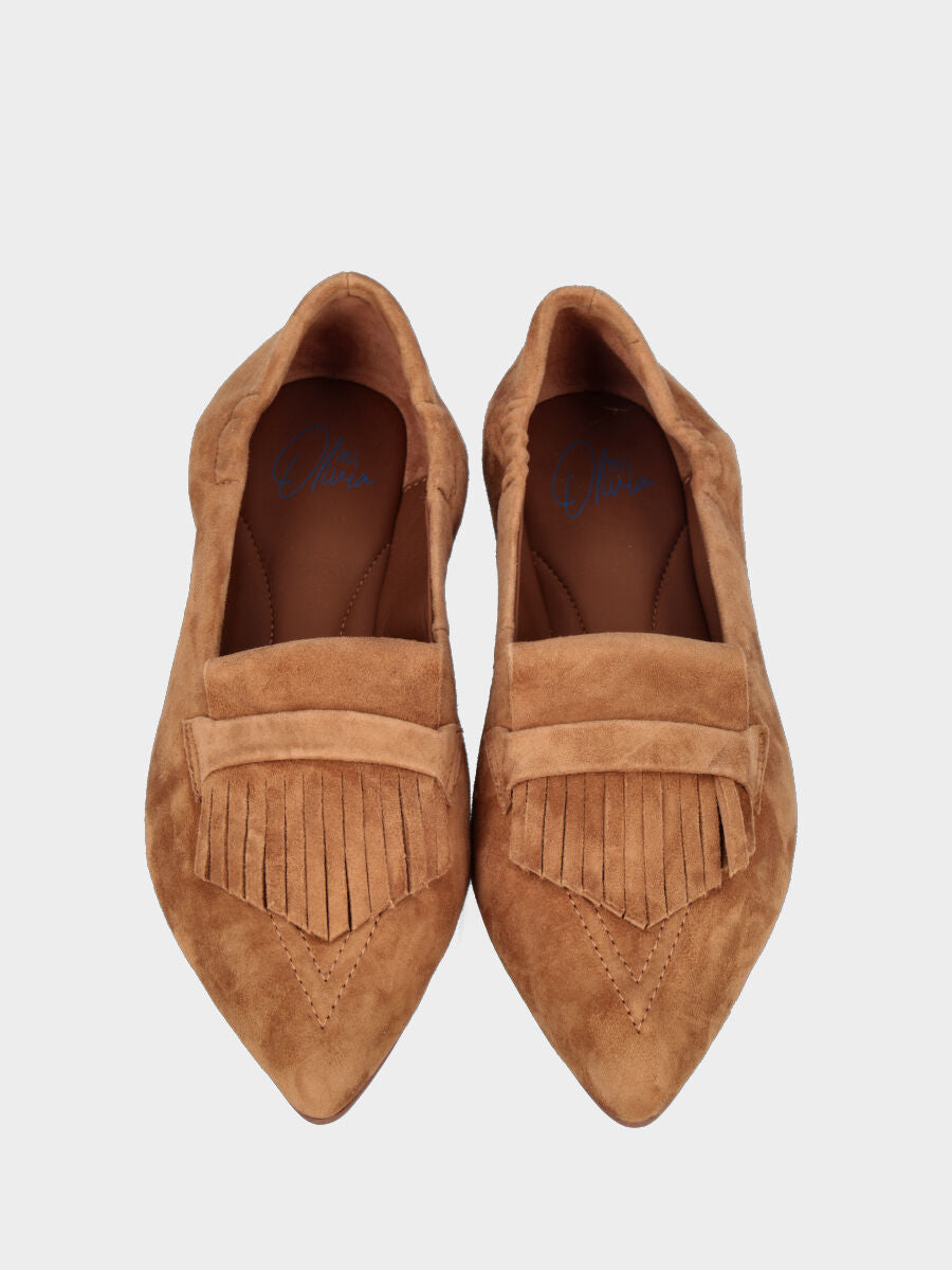 Mocassino in camoscio color cuoio con lavorazione a sacchetto e frangia