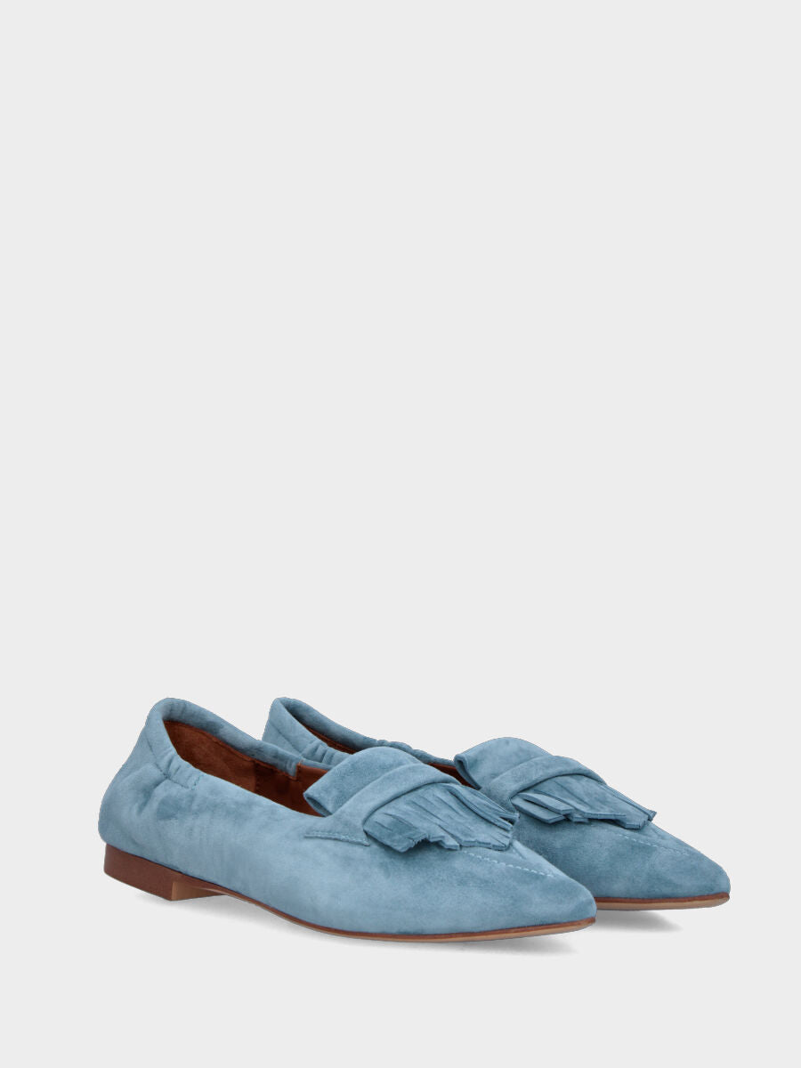 Mocassino in camoscio celeste con lavorazione a sacchetto e frangia