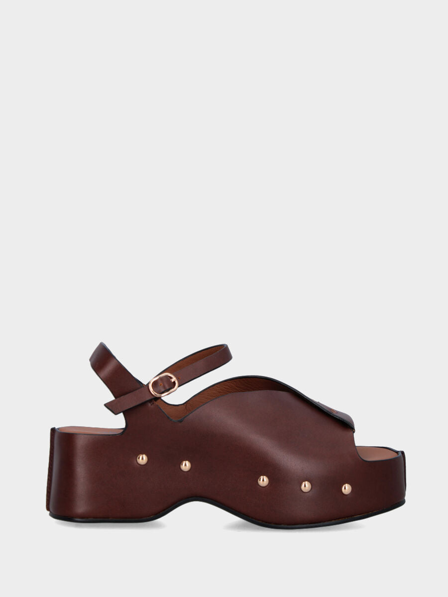 Sandalo in vitello testa di moro con fasce e zeppa chiodata