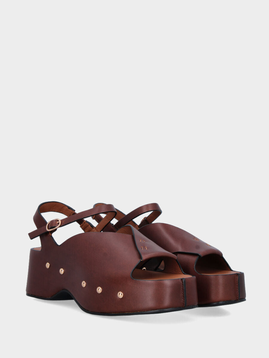 Sandalo in vitello testa di moro con fasce e zeppa chiodata
