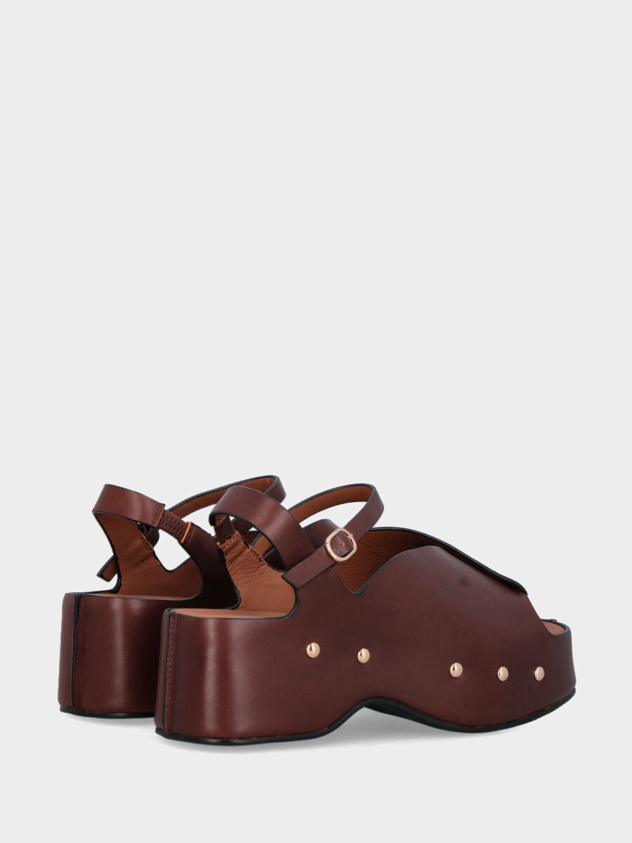 Sandalo in vitello testa di moro con fasce e zeppa chiodata