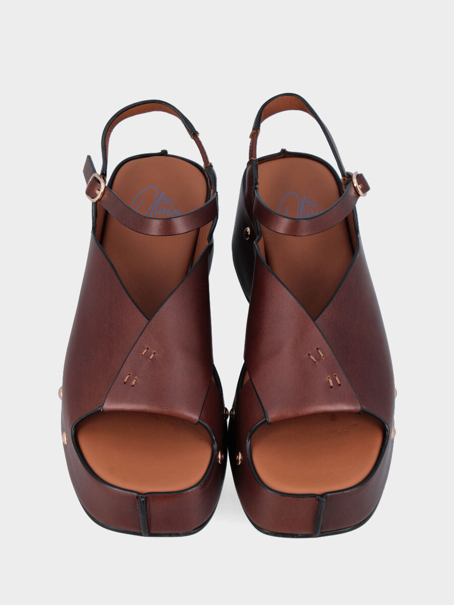 Sandalo in vitello testa di moro con fasce e zeppa chiodata