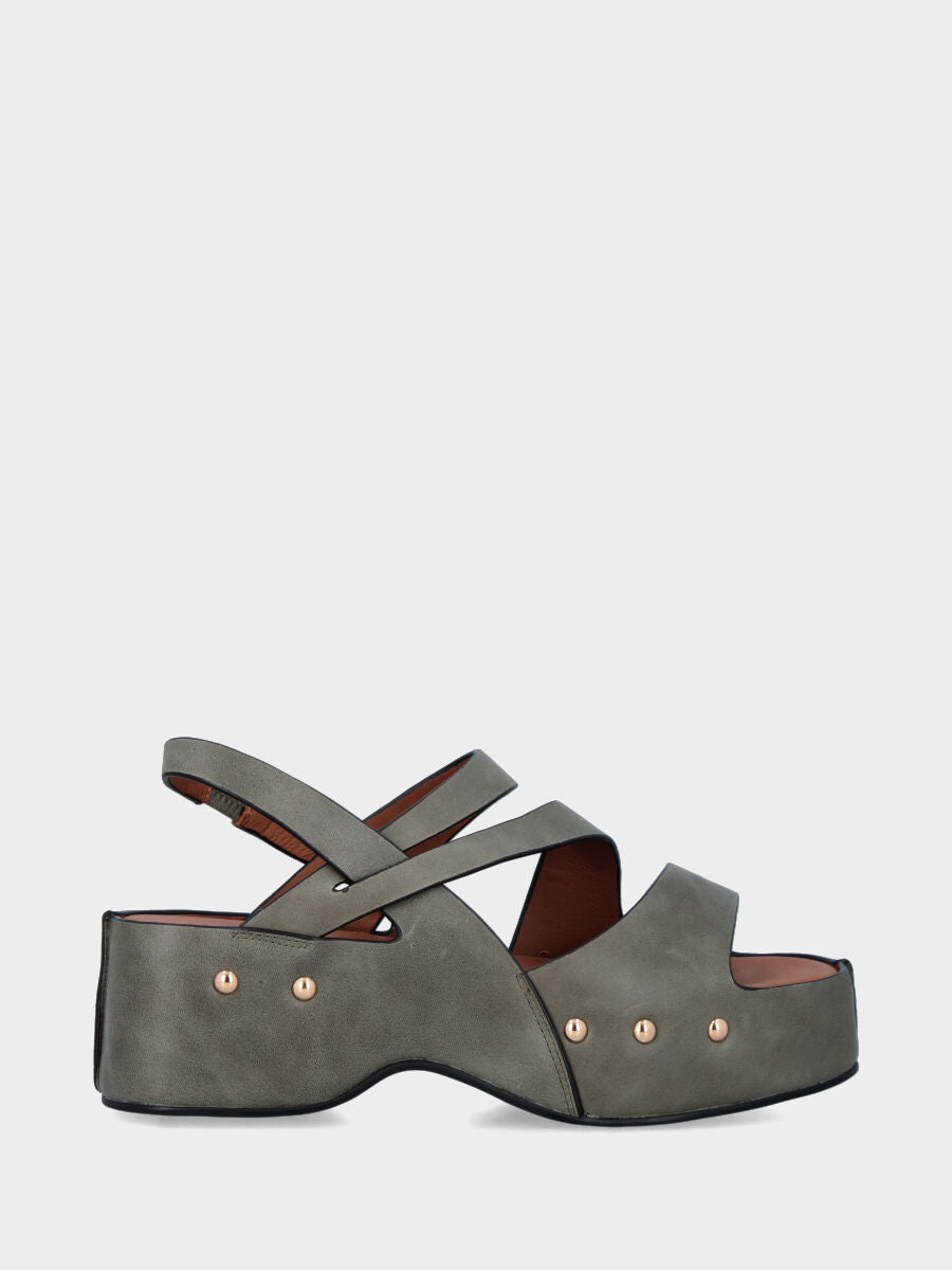 Sandalo in vitello verde salvia con fasce asimmetriche e zeppa