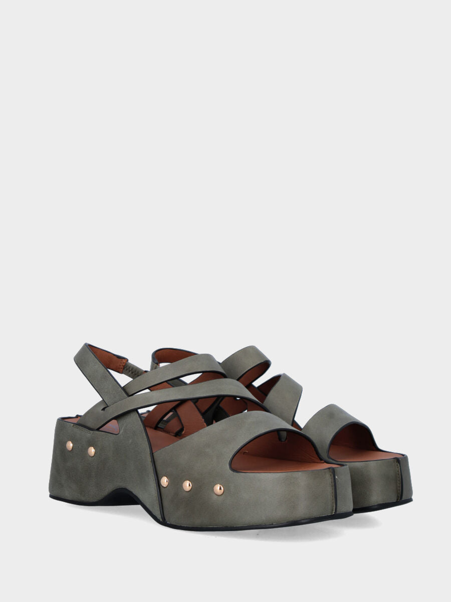 Sandalo in vitello verde salvia con fasce asimmetriche e zeppa