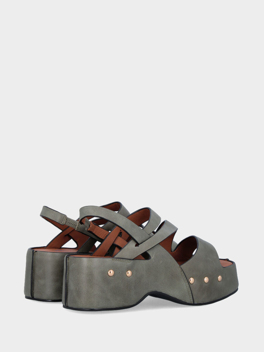 Sandalo in vitello verde salvia con fasce asimmetriche e zeppa