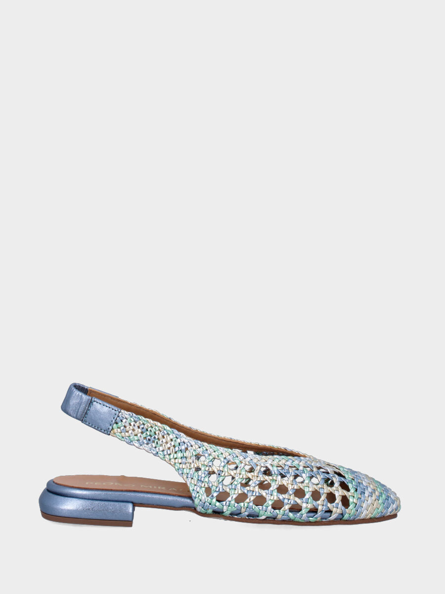 Slingback in laminato azzurro con tomaia multicolor intrecciata