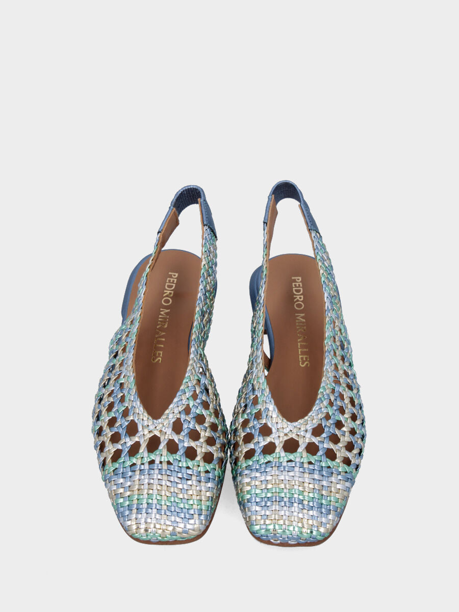 Slingback in laminato azzurro con tomaia multicolor intrecciata