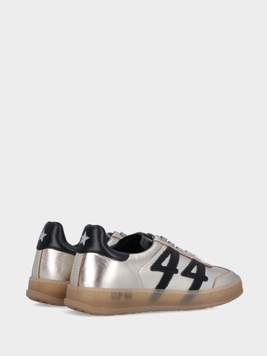 Sneaker in laminato platino con dettagli in vitello nero