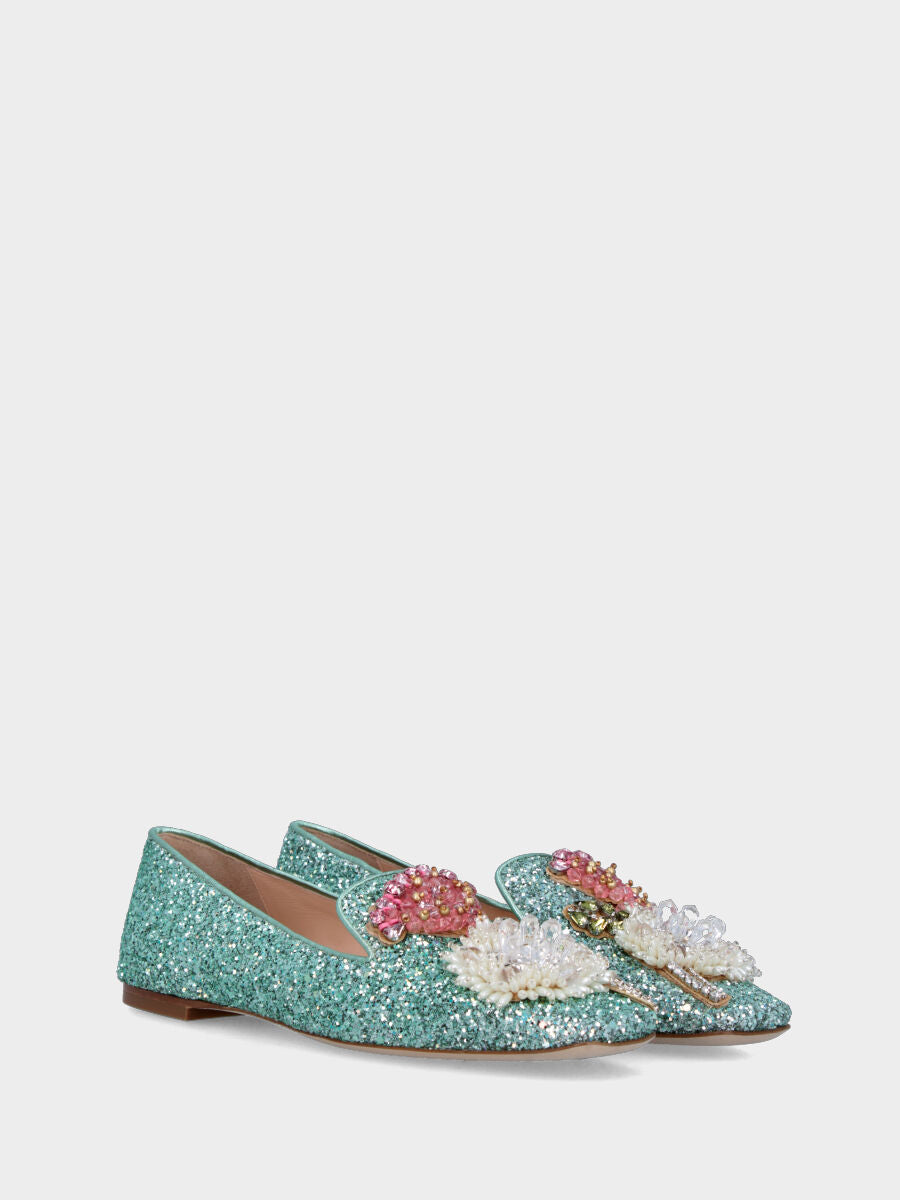 Ballerina con glitter celesti e applicazioni ornamentali sulla pianta