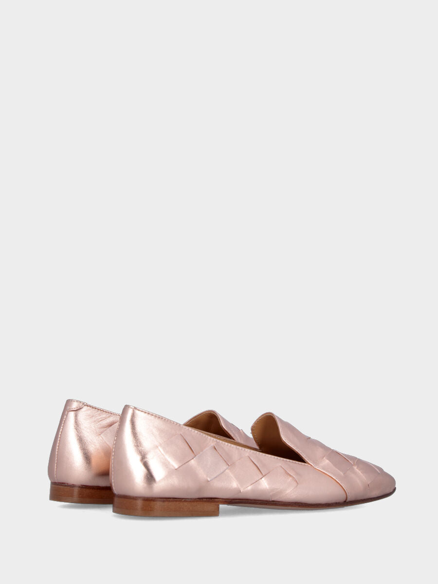 Pantofolina in laminato oro con intagli e intrecci