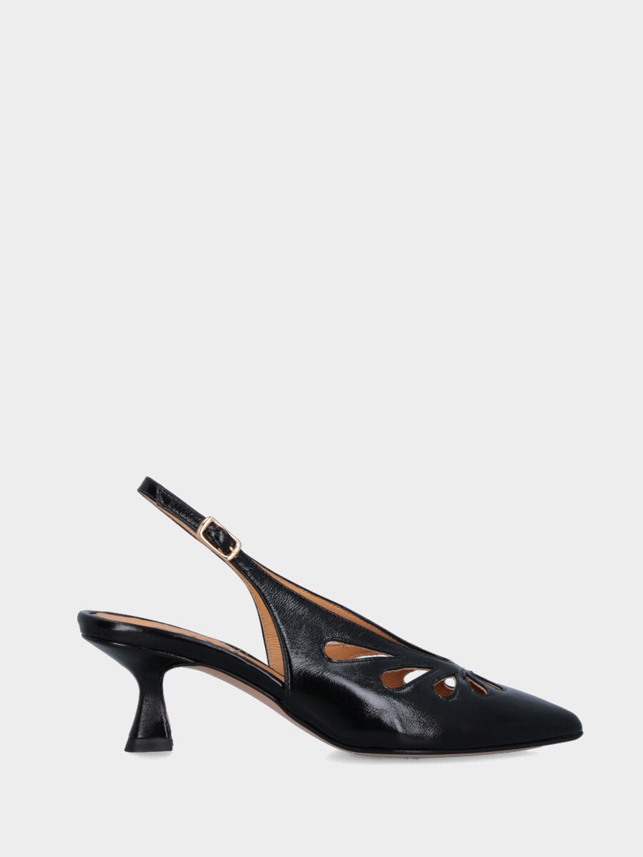Slingback in verlux nero con aperture a goccia e tacco a calice