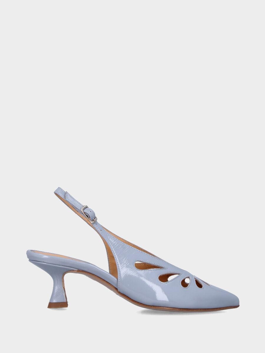 Slingback in verlux celeste con aperture a goccia e tacco a calice