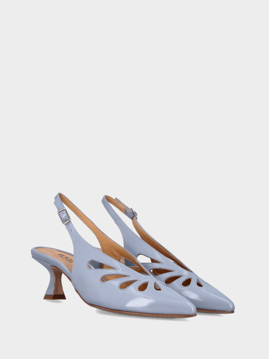 Slingback in verlux celeste con aperture a goccia e tacco a calice