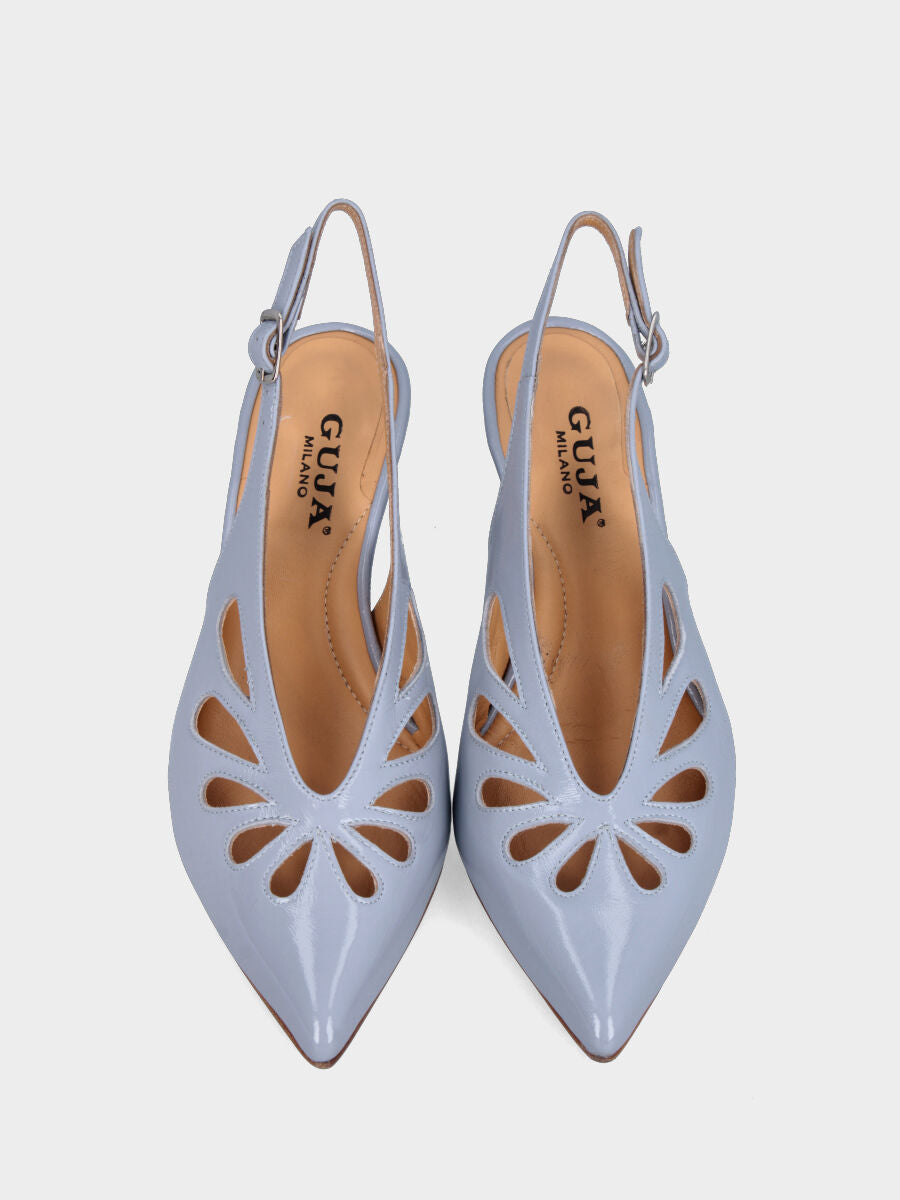 Slingback in verlux celeste con aperture a goccia e tacco a calice