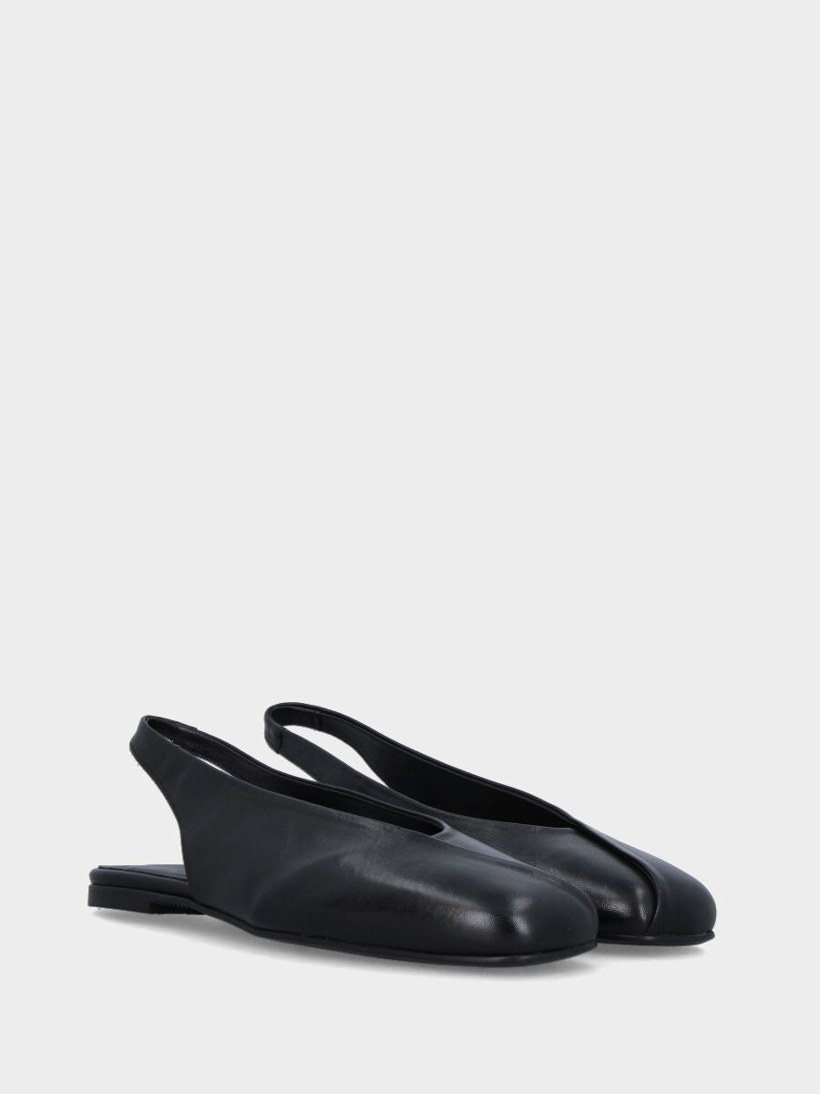 Slingback in nappa nera con scollo a Y e tacco 10 mm
