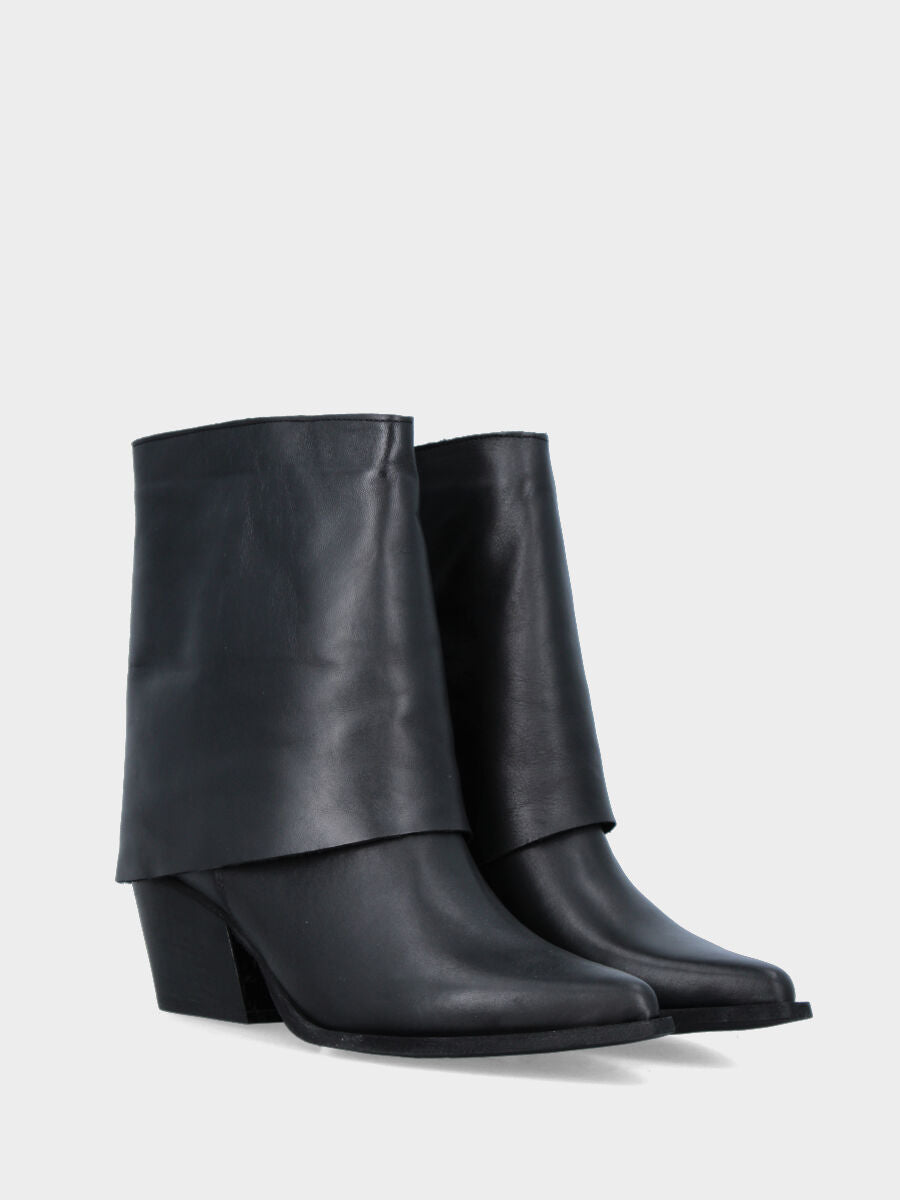Stivaletto camperos in vitello nero con gambale a tubo con risvolto