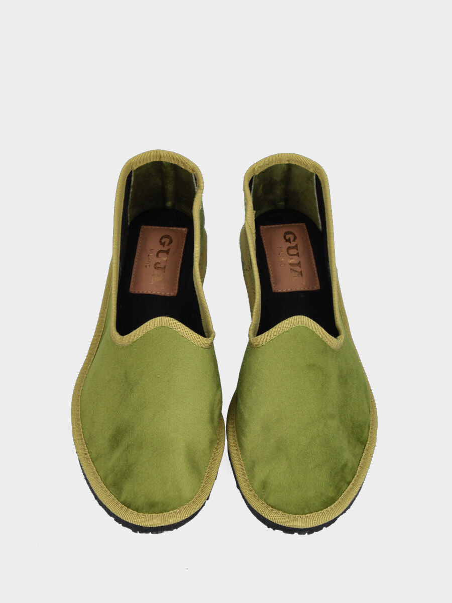 Friulana in velluto verde con punta tonda e suola in gomma