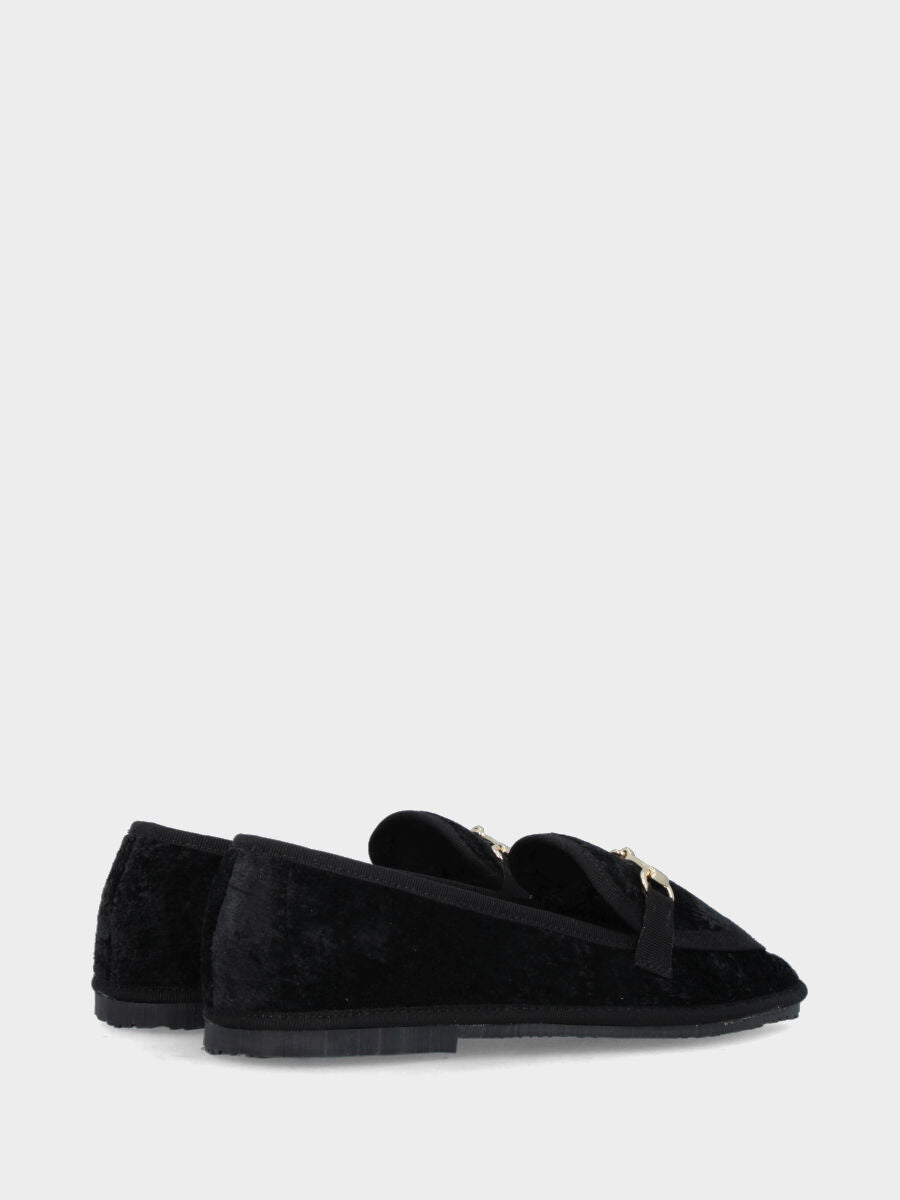 Mocassino friulano in velluto nero con morsetto metallico e tacco flat
