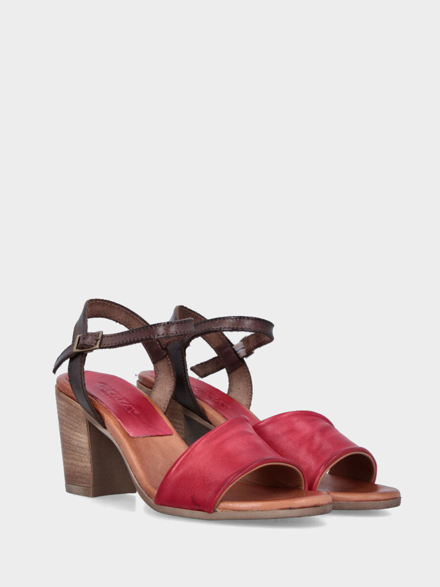 Sandalo monoblocco in vitello rosso con fascia ripiegata