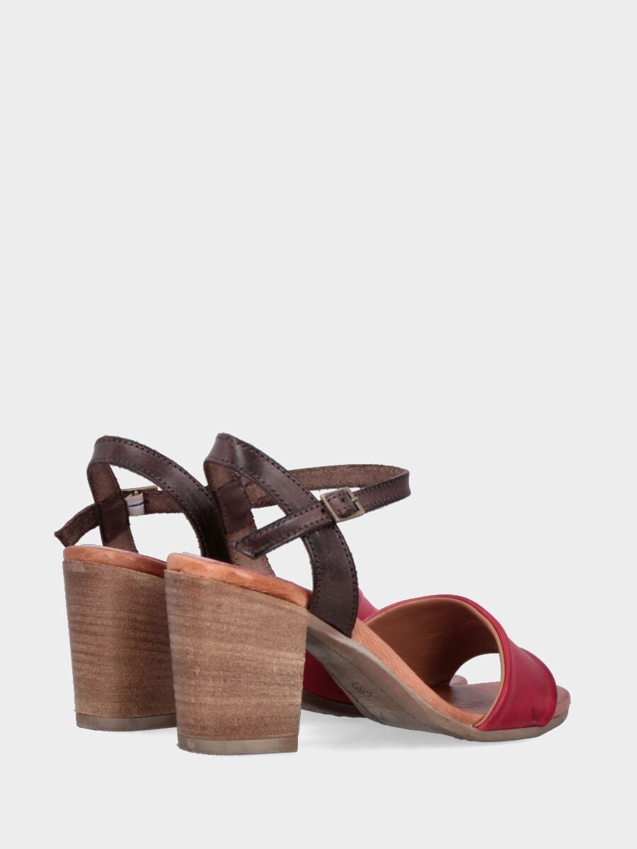 Sandalo monoblocco in vitello rosso con fascia ripiegata