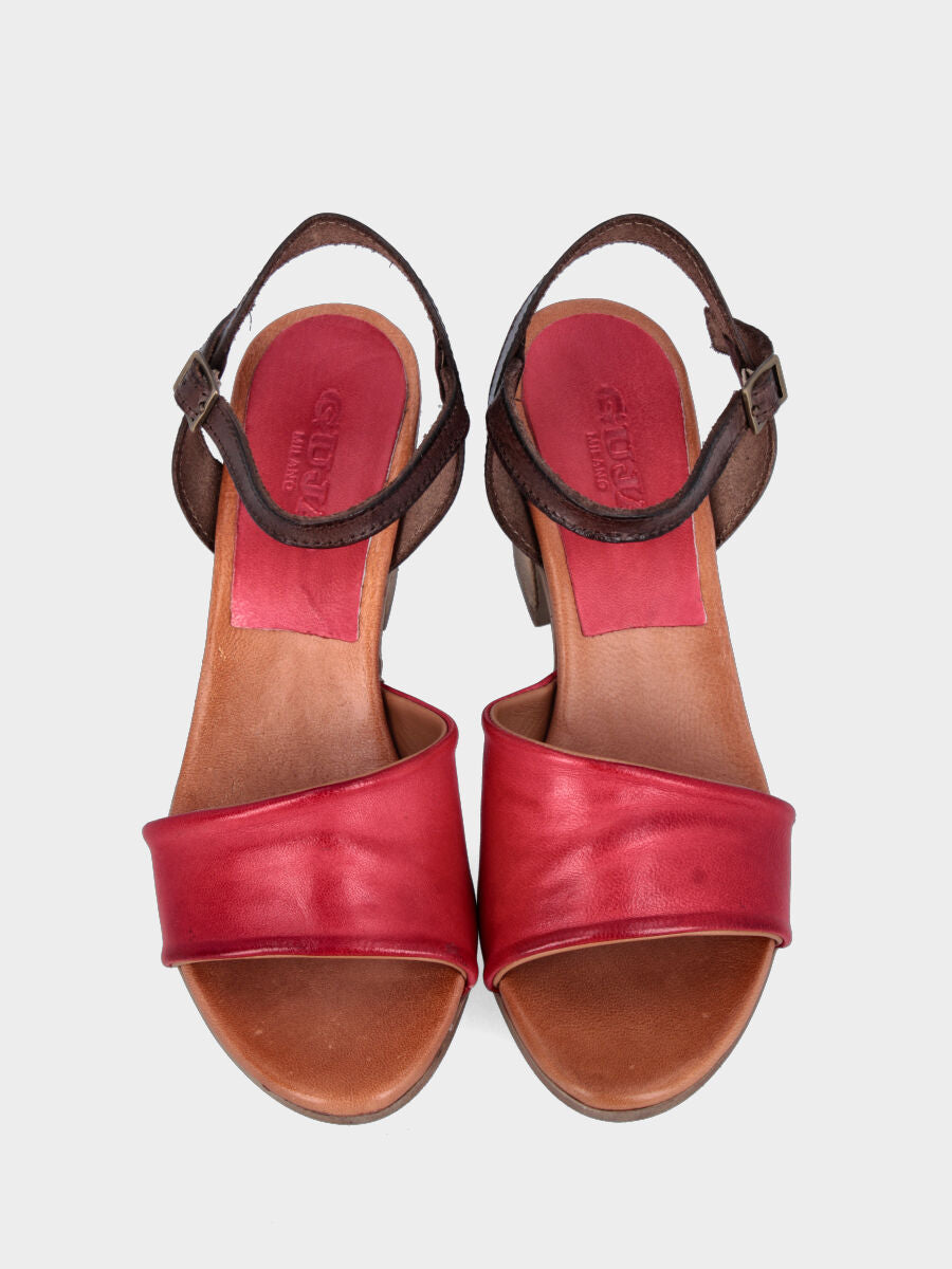 Sandalo monoblocco in vitello rosso con fascia ripiegata