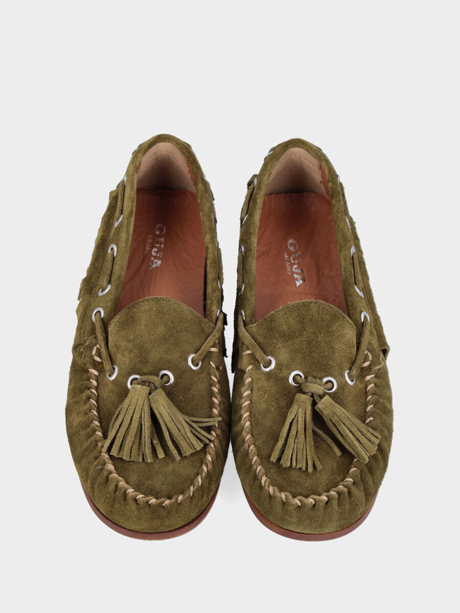Mocassino in velour verde con frange e nappine
