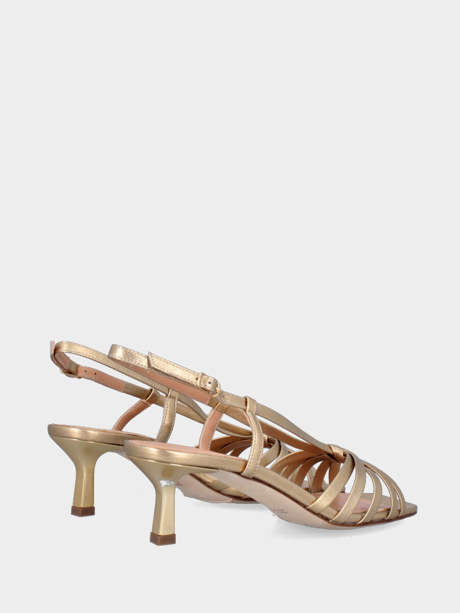 Sandalo in laminato oro con punta quadrata e tacco a calice