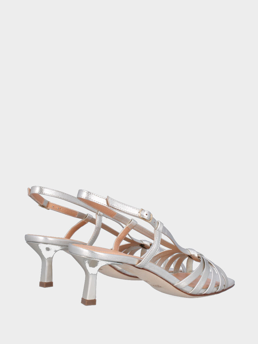 Sandalo in laminato argento con punta quadrata e tacco a calice