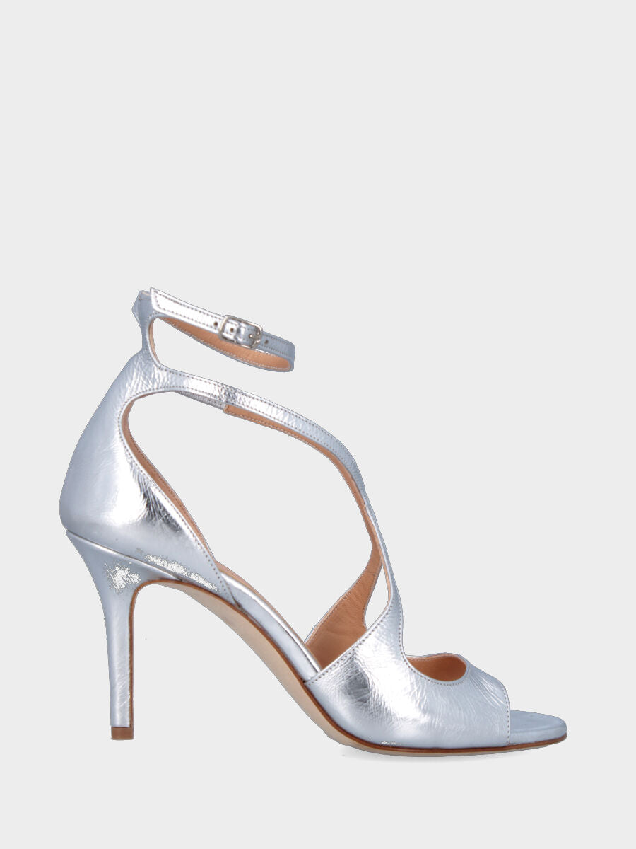 Sandalo in laminato argento con listini incrociati e tacco stiletto