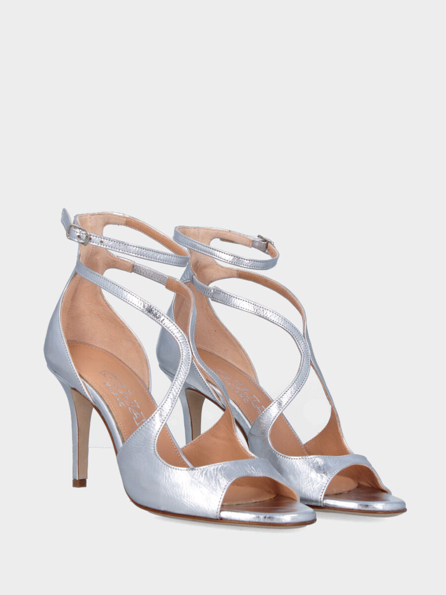 Sandalo in laminato argento con listini incrociati e tacco stiletto